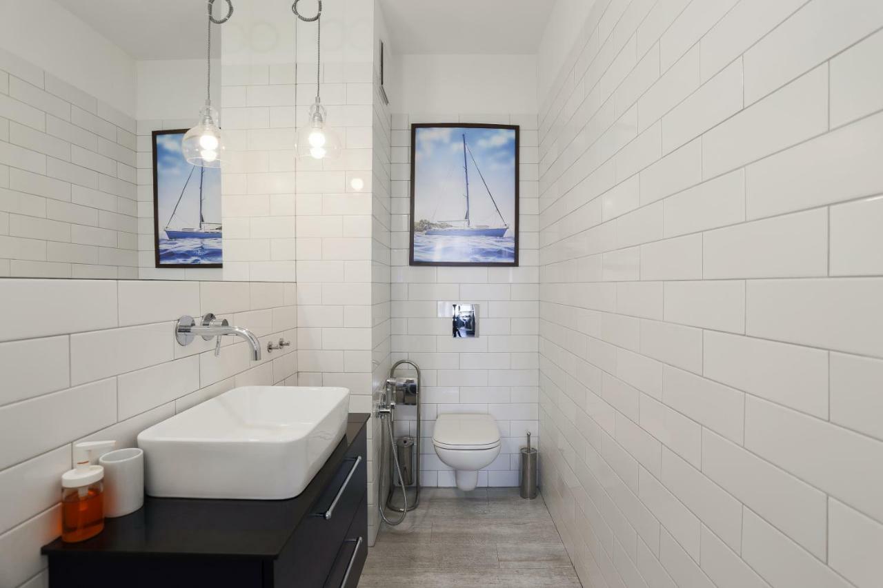 Unique Motlawa Riverbank Apartment Gdansk Ngoại thất bức ảnh
